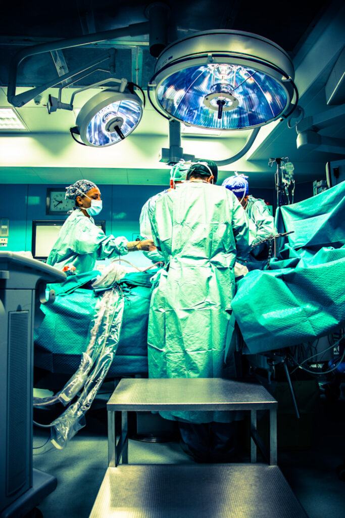 La lampada scialitica sul campo operatorio